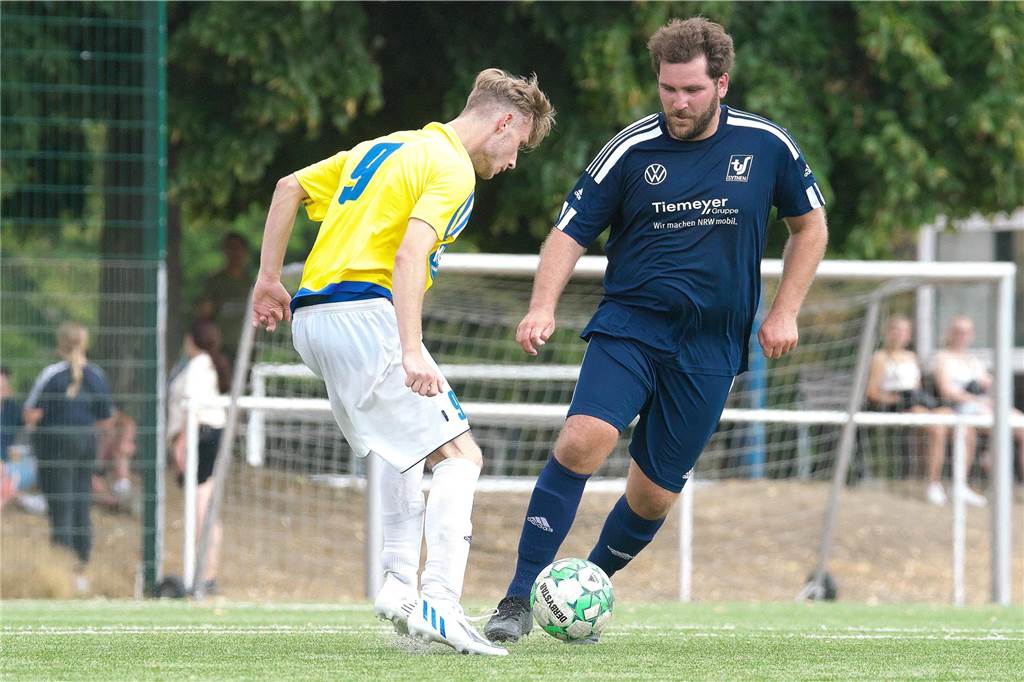 Halterns treffsicherster Torjäger wechselt: Beim SC Marl-Hamm ist er kein Unbekannter Brian Roth (l.) verlässt den ETuS Haltern II nach eineinhalb Jahren wieder und kehrt zum SC Marl-Hamm zurück.
