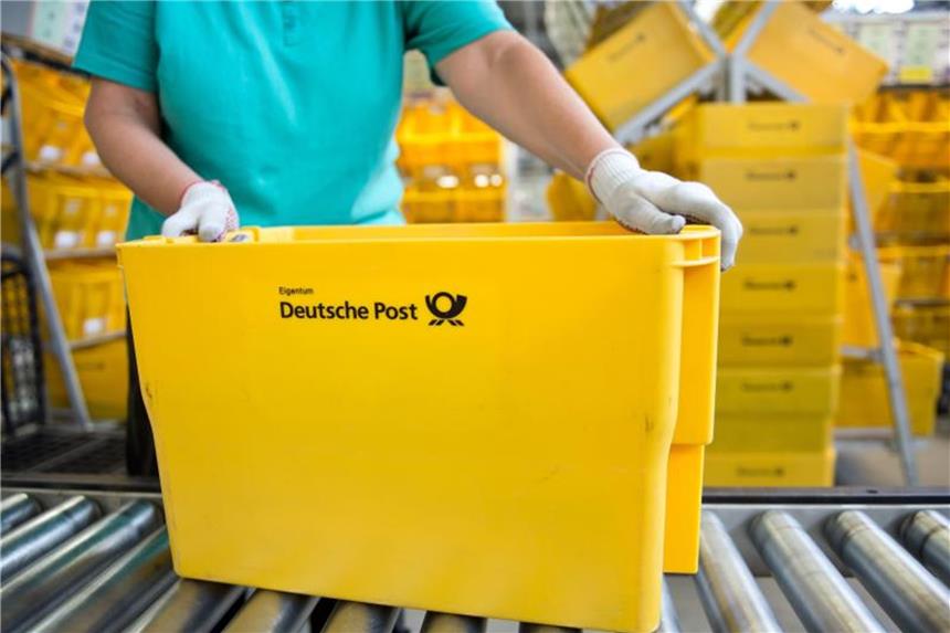 Auftakt der Post-Tarifverhandlungen: Verdi fordert 6 Prozent Briefverteilzentrum in Waiblingen: Die Tarifverhandlungen für die Deutsche Post starten. Foto: Daniel Naupold
