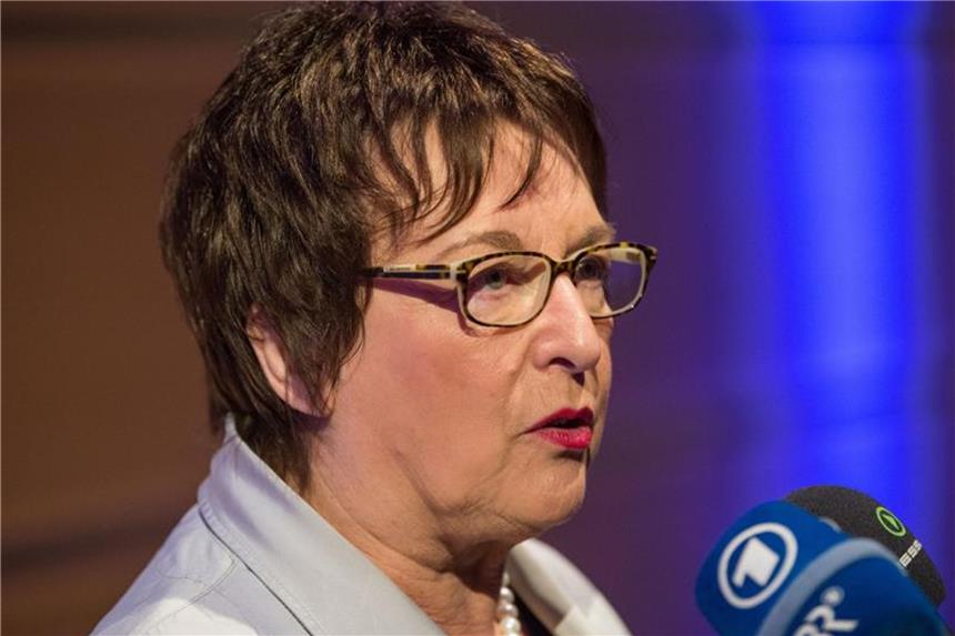 Brigitte Zypries (SPD) gibt ein Statement ab. Foto: Lino Mirgeler/Archiv