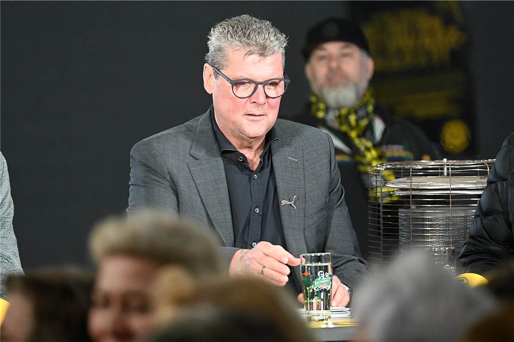 „Brinkhoff‘s Ballgeflüster“ mit BVB-Spieler Mats Hummels.