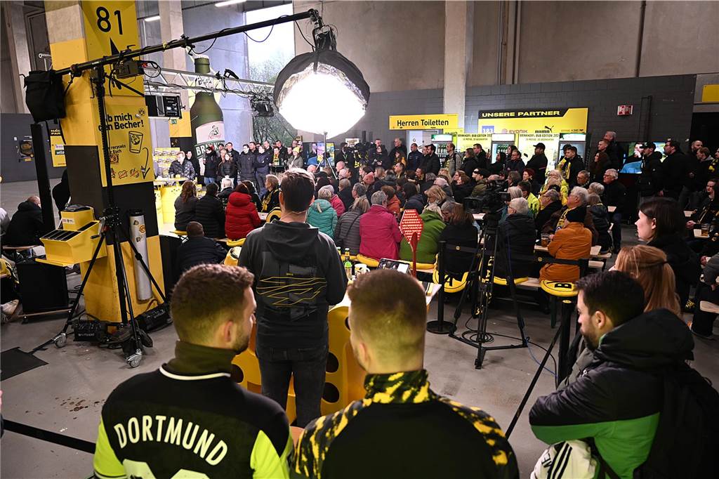 „Brinkhoff‘s Ballgeflüster“ mit BVB-Spieler Mats Hummels.