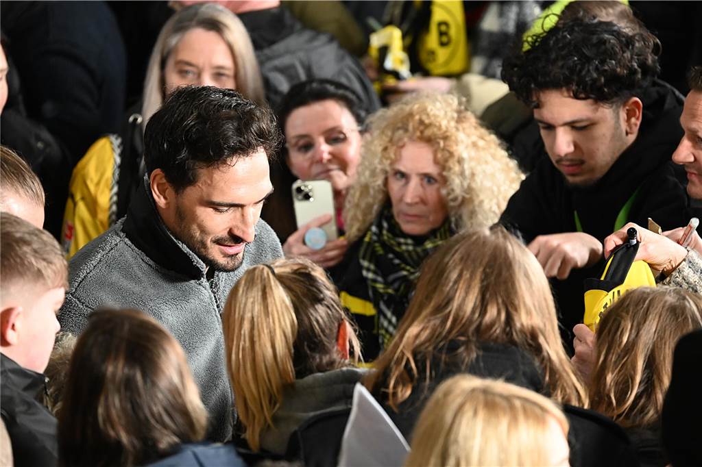 „Brinkhoff‘s Ballgeflüster“ mit BVB-Spieler Mats Hummels.