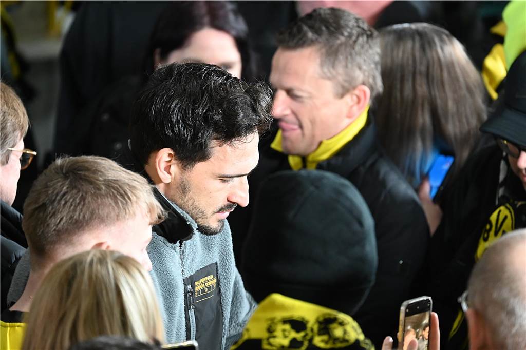 „Brinkhoff‘s Ballgeflüster“ mit BVB-Spieler Mats Hummels.