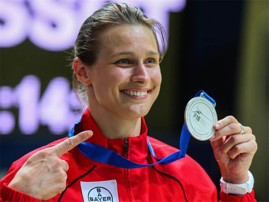 Deutsche Fechter im WM-Medaillenspiegel auf Platz vier Britta Heidemann holte im Einzel die Silbermedaille. Foto: Sergei Ilnitsky