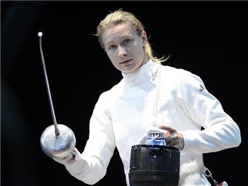 Britta Heidemann landete beim Fecht-Weltcup in Buenos Aires auch mit dem Team auf Rang drei. Foto: Marius Becker