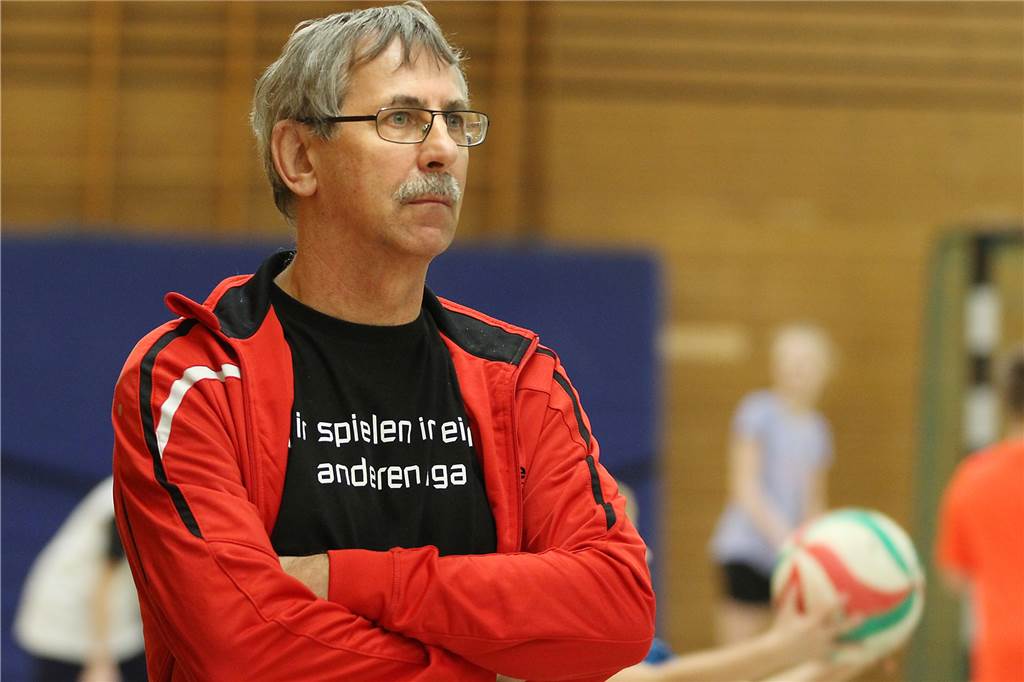 Oberliga-Volleyballerinnen des TV Werne sorgen weiter für Furore – Trainer überrascht mit Aussage Bronek Bakiewicz betont trotz Platz-3. in der Oberliga-Tabelle: „Wenn ich ehrlich sein soll, ist alles andere als dem Abstieg zu entgehen, nicht unser Ziel.“