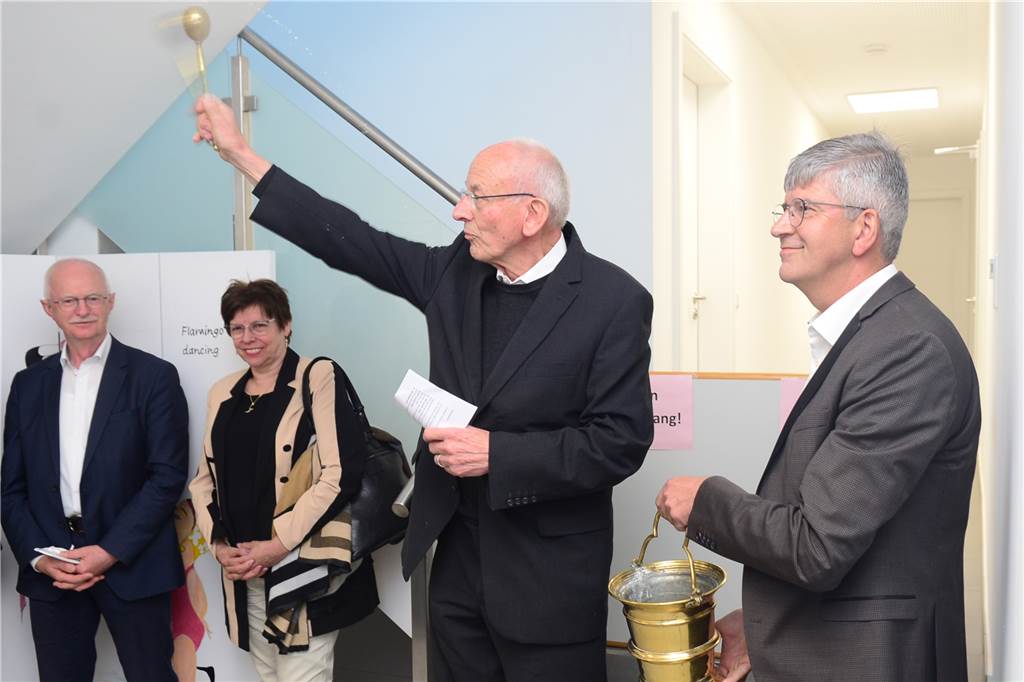 Übernachtungshaus in Zwillbrock ist neuer Edelstein in der Chronik Vredens Bruder Hubert segnete das neue Übernachtungshaus der Biologischen Station Zwillbrock.