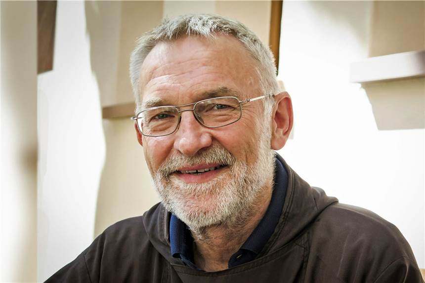 Bekanntes Fernsehgesicht: Stadtlohner Mönch bekommt Bundesverdienstkreuz Bruder Paulus Terwitte bekommt das Bundesverdienstkreuz.