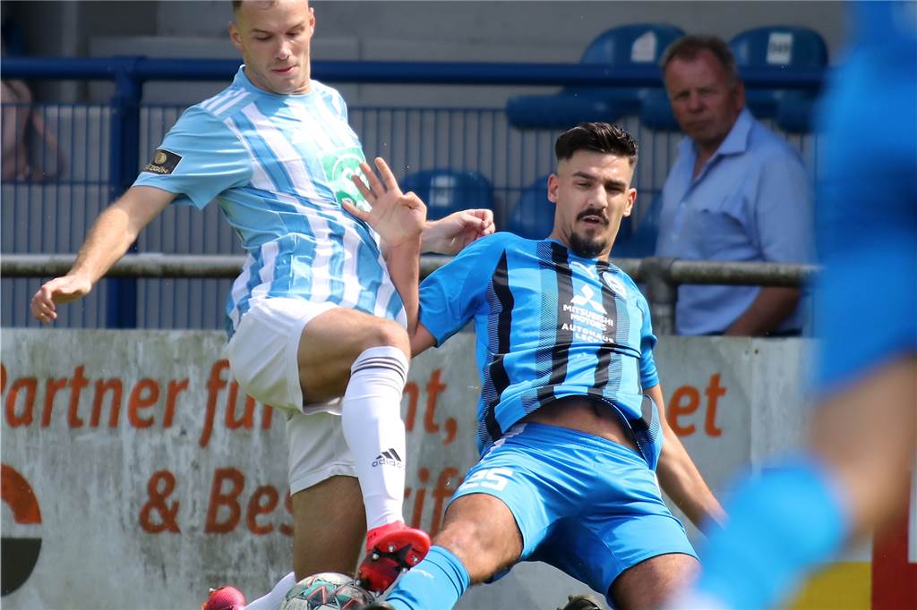 Brünninghausens Firat Cinar (r.) hat sich schwer verletzt.