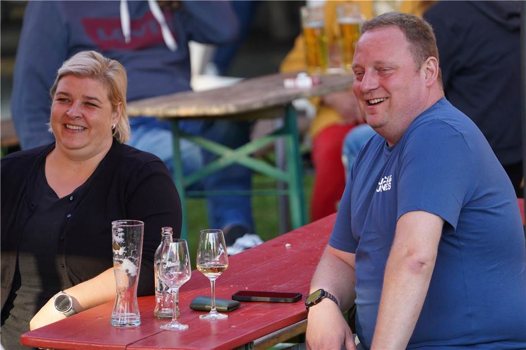 Bruno "Günna" Knust gastierte mit seinem Programm "Keine Spirenzken" im Biergarten des Restaurants "Tante Amanda" in Dortmund-Westerfilde. Die Besucher der Open-Air-Veranstaltung waren begeistert.
