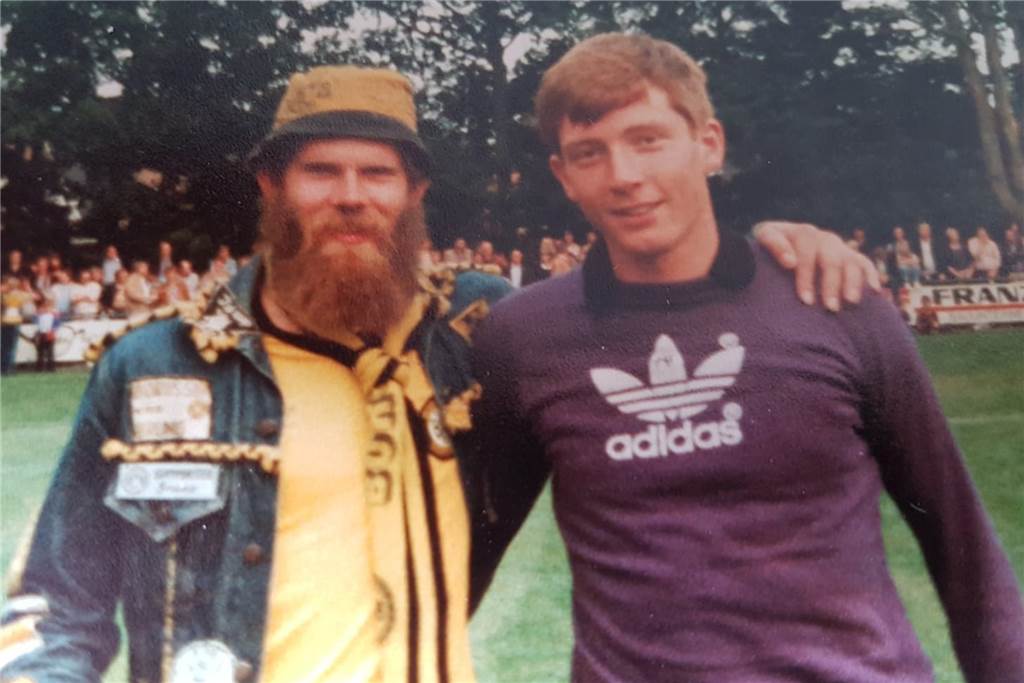 1000 BVB-Heimspiele: „Das spektakulärste Stadion der ganzen Welt“ Bruno Reckers (l.) zusammen mit BVB-Stürmer Atli Edvaldsson.