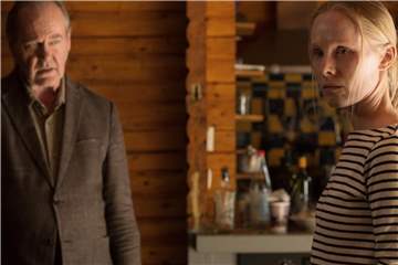 Bruno van Leeuwen (Peter Haber) fragt Fleur Martens (Susanne Wuest) nach der Beziehung zu ihrem Mann. Foto: ZDF/Jo Voets