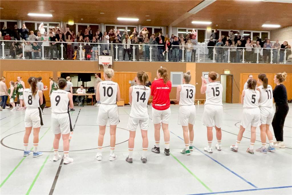 BSV Wulfen feiert nach einem 85:53 (48:21) über die DJK Adler Frintrop den Aufstieg in die Oberliga, 21.3.2025
