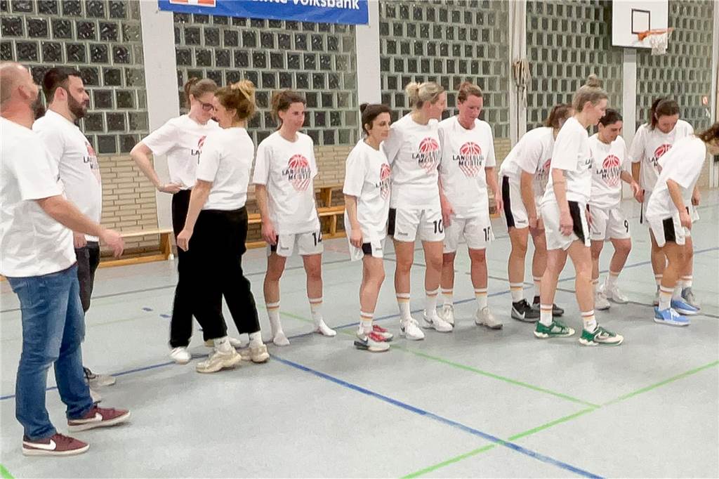 BSV Wulfen feiert nach einem 85:53 (48:21) über die DJK Adler Frintrop den Aufstieg in die Oberliga, 21.3.2025