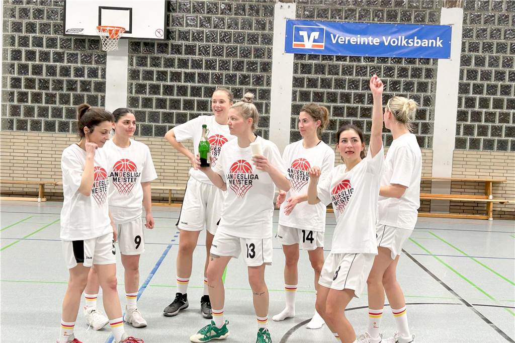 BSV Wulfen feiert nach einem 85:53 (48:21) über die DJK Adler Frintrop den Aufstieg in die Oberliga, 21.3.2025