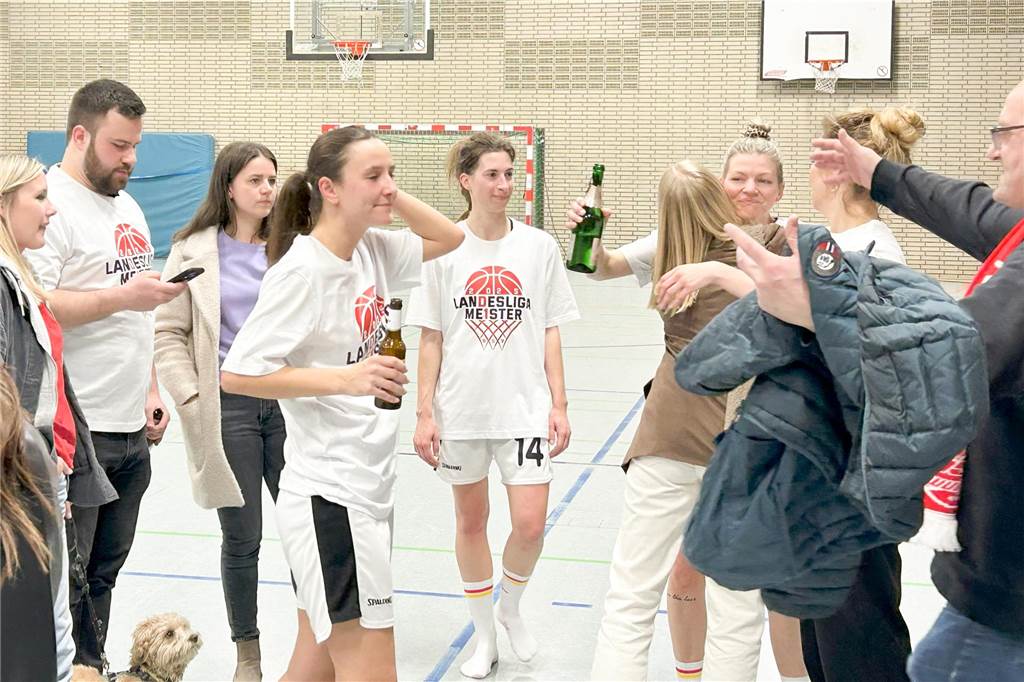 BSV Wulfen feiert nach einem 85:53 (48:21) über die DJK Adler Frintrop den Aufstieg in die Oberliga, 21.3.2025