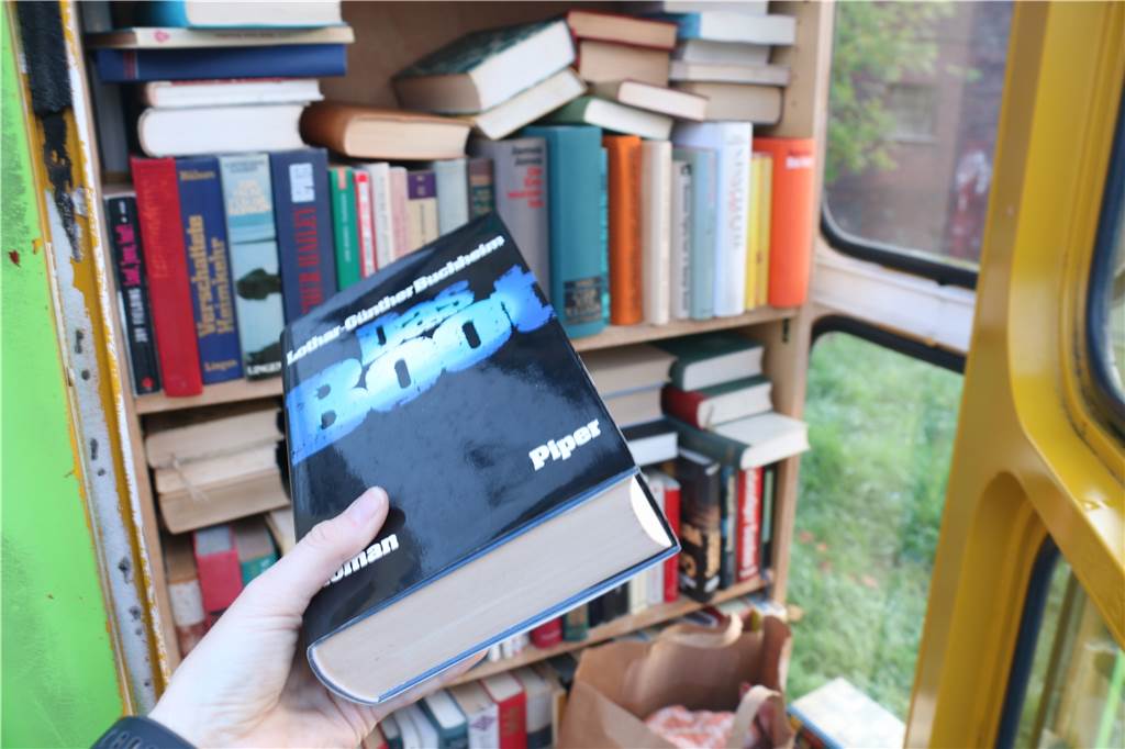 Bücher zum Teilen gibt es im Bücherschrank am Busbahnhof am Stadthaus.