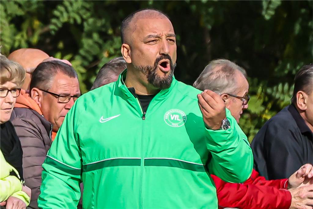 Elf Zähler Rückstand auf Platz eins: Läuft der VfL Kemminghausen der Musik hinterher? Bülent Kara ist seit dieser Saison Trainer beim VfL Kemminghausen.