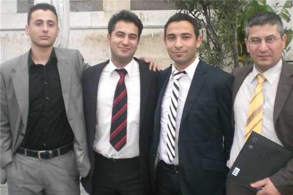 Bünyamin Oskay (33) und das Chancenwerk als Karriere-Katapult Bünyamin Oskay im Jahr 2007 mit Murat Vural, dessen Cousin Seydi Ahmet Güngör und Murats Bruder Tecelli Vural (v.l.): "Wir waren wie eine große Familie", erinnert sich Bünyamin Oskay.