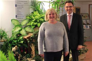 Bürgermeister Bert Risthaus und Vize-Pflegeleiterin Nicole Fischer.