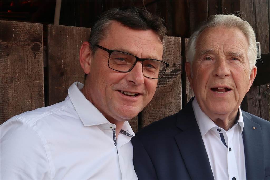 „Wir haben unseren Vater mit der ganzen Stadt geteilt“ Bürgermeister Berthold Dittmann und Engelbert Sundermann (v.l.) im August 2023
