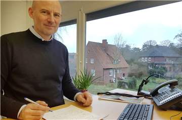 Bürgermeister-Büro mit Ausblick: Franz-Josef Weilinghoff (49) gefällt nicht nur deshalb seine Arbeit in der Gemeinde Heek. 