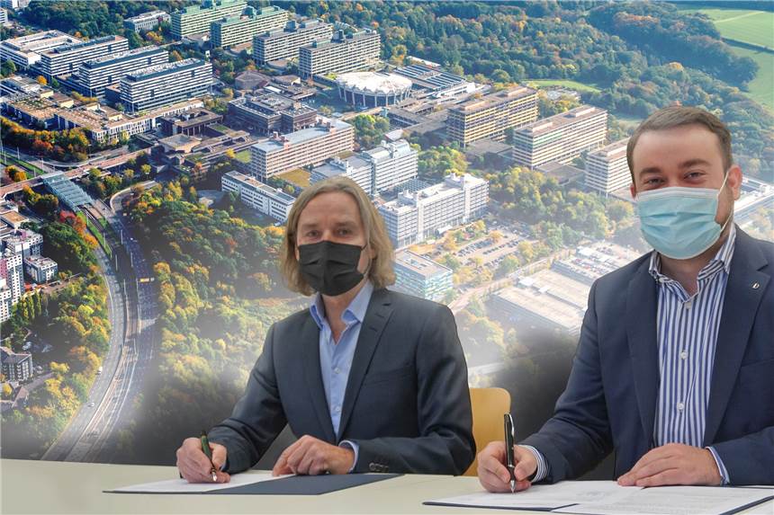 Experten für Biologie: Warum die Stadt Schwerte nun mit der Ruhr-Uni kooperiert Bürgermeister Dimitrios Axourgos (r.) und Prof. Dr. Ralph Tollrian (l.), Lehrstuhlleitung Evolutionsökologie und Biodiversität der Tiere an der RUB.