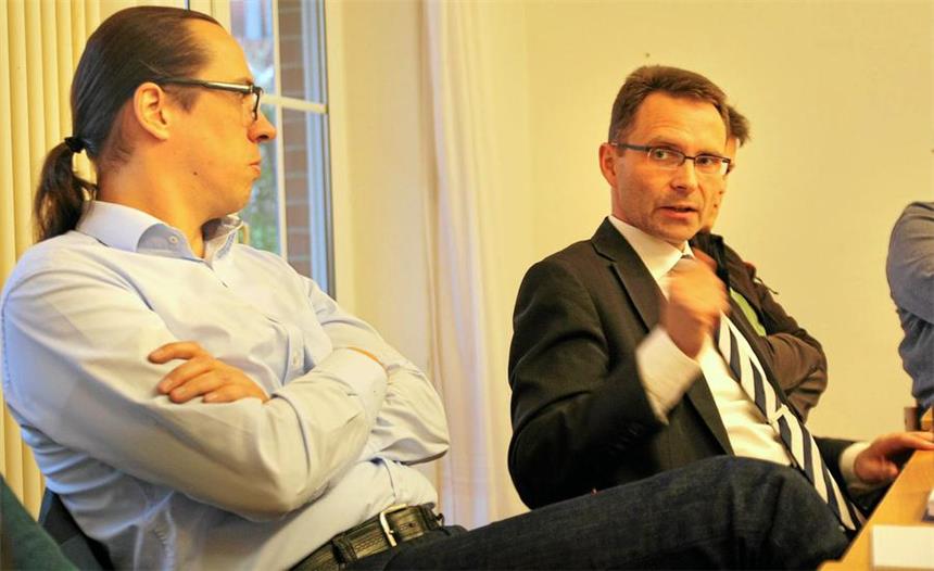 Fracking: Offene Fragen nach Infoabend in Herbern Bürgermeister Dr. Bert Risthaus (r.) brachte sich in den Infoabend der BIST ein.