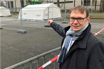 Bürgermeister Lothar Christ, hier bei der Einrichtung des Schnelltestzentrums auf dem Hagen, sagt: „Die Pandemie hat uns viel abverlangt.“