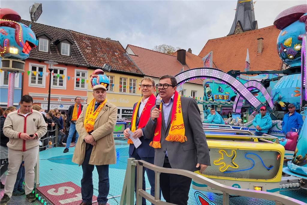 Sim-Jü-Liveblog: Der Krammarkt ist vorbei, jetzt kommt der Kirmes-Endspurt Lothar Christ zusammen mit Patrick Arens und Albert Richter