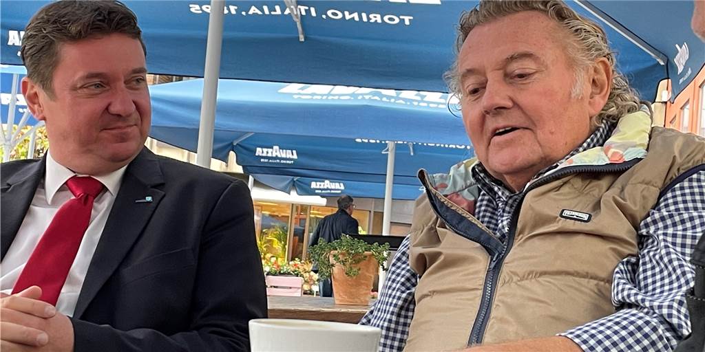 Weihnachtsmarkt und Ab ins Zelt: Die Pläne für Castrop im Überblick Bürgermeister Rajko Kravanja (l.) und Gastronom Franz-Josef „Bubi“ Leuthold freuen sich auf den Adventsmarkt, der am 11. November beginnt und an Silvester mit einem Frühschoppen endet.