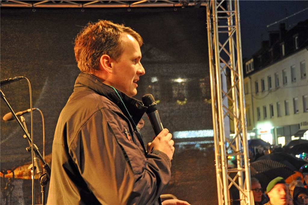 Dorsten will Zeichen setzen für Demokratie, Toleranz und Respekt Bürgermeister Stockhoff appellierte beim Lichterfest im November an die Dorstener, sich für Menschenwürde, Demokratie, Respekt und Toleranz zu engagieren.