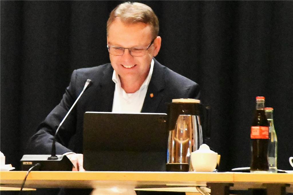 Selm muss neuen Künstler für Stadtfest suchen: Finanzierung ungeklärt Bürgermeister Thomas Orlowski war nicht begeistert über die Entwicklung der Sitzung zur Finanzierung der Feste für 2025.