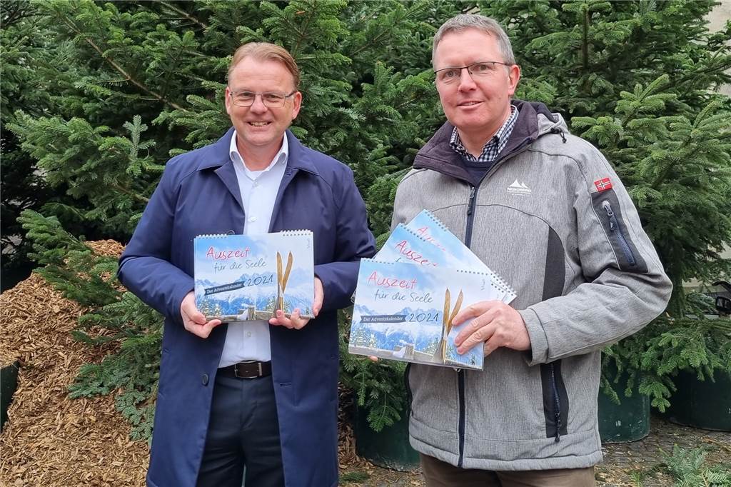 Glitzerwald und Adventsmarkt finden statt – Stadt hat Bedingungen festgelegt Bürgermeister Thomas Orlowski und Pfarrer Claus Themann haben eine Wette abgeschlossen.