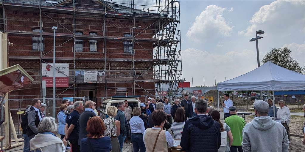 Großer Bahnhof in Dorsten zum Auftakt des „Danke-schön-Festes“ Bürgermeister Tobias Stockhoff begrüßte zum Auftakt des Wir-machen-Mitte-Abschlusswochenendes die Gäste.