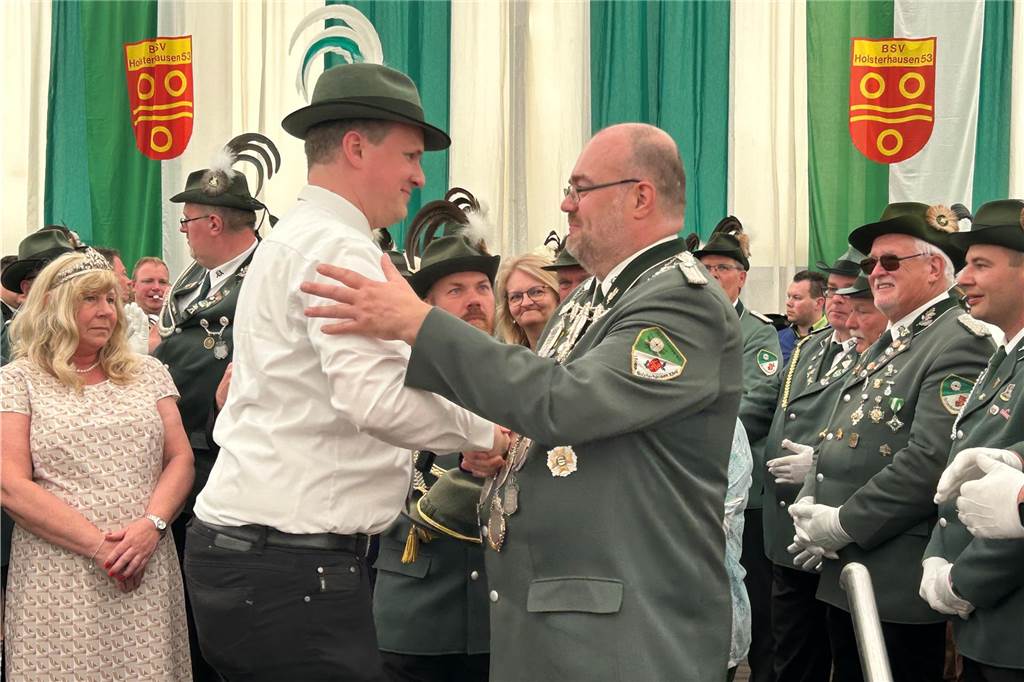 Bürgermeister Tobias Stockhoff gratulierte dem neuen Kaiser.