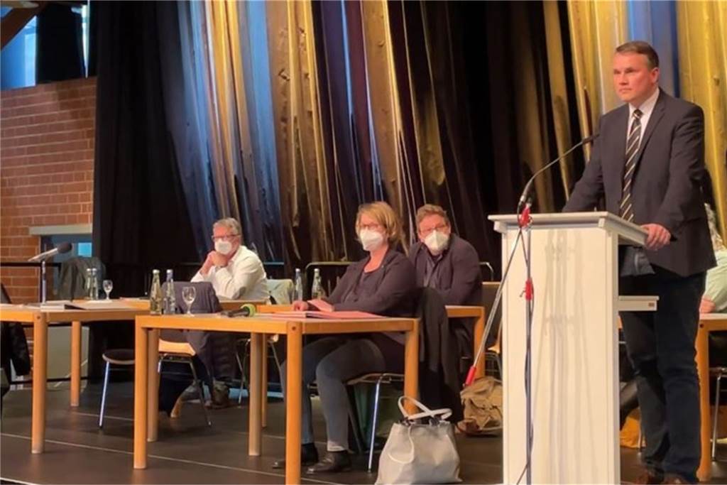 Blackout, Cyber-Attacke: Dorsten rüstet sich für Krisen und Katastrophen Bürgermeister Tobias Stockhoff hat Anfang März die Bevölkerung auf mögliche Krisen eingestimmt.