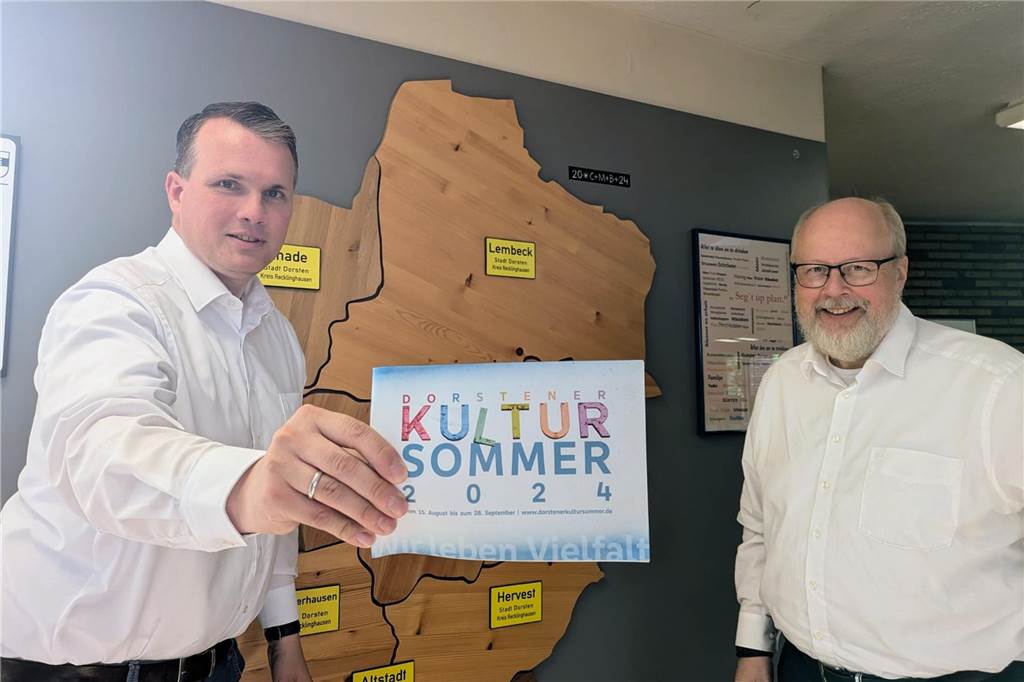 Kultursommer: Bilanz bisher positiv - aber dennoch Überlegungsbedarf Bürgermeister Tobias Stockhoff und Ralf Bröker (Volksbank Dorsten)