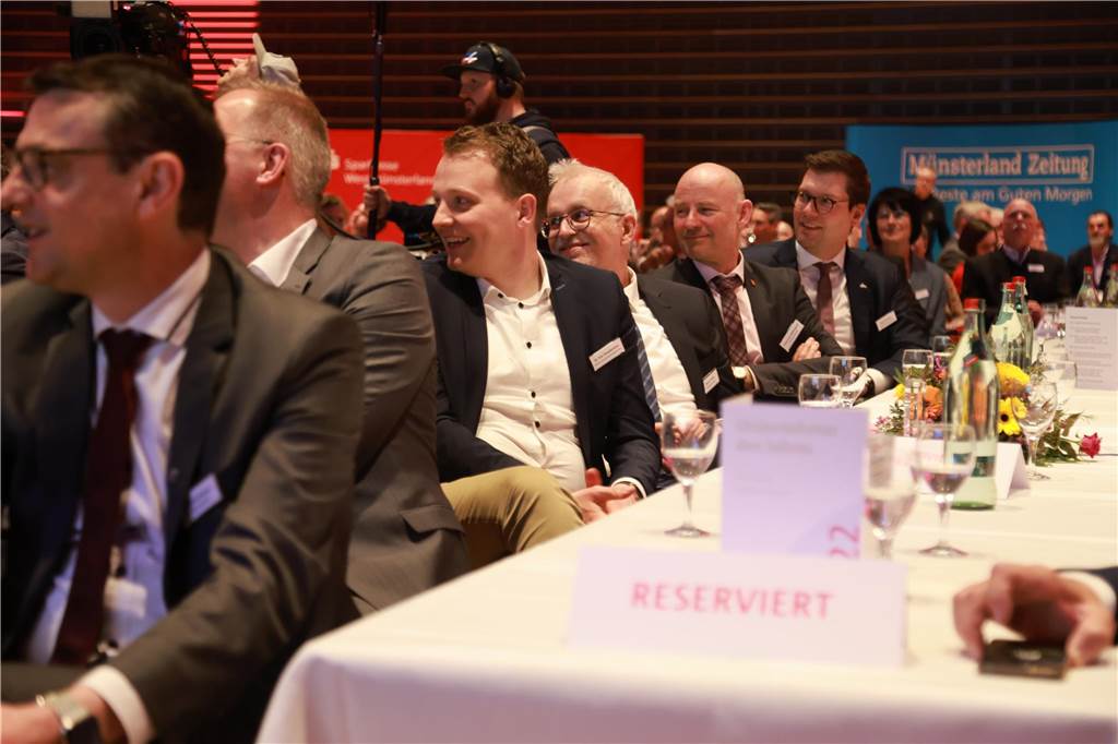 Bürgermeister und Vertreter der Verwaltungen der umliegenden Kommunen waren mit zu der Preisverleihung gekommen. 