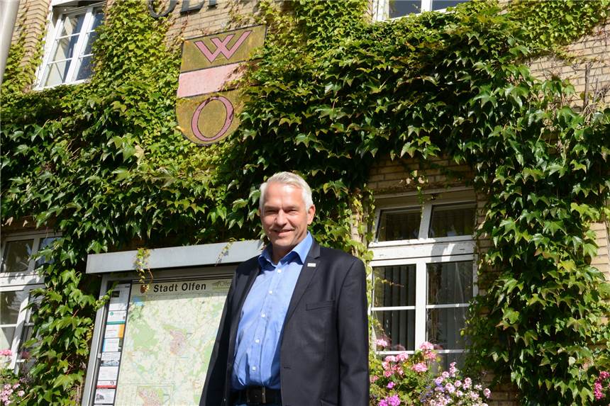Bürgermeister lädt ein zur Gedenkveranstaltung auf dem Marktplatz Olfen Bürgermeister Wilhelm Sendermann lädt zu einer Gedenkveranstaltung ein.