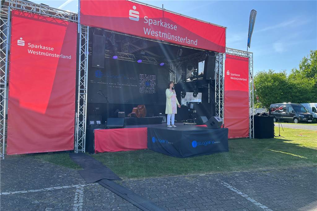 Spannende Einsätze und informative Einblicke – so war die Wirtschaftsschau 2022 in Ahaus Bürgermeisterin Karola Voß begrüßte am Morgen die Besucher.