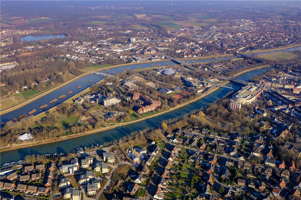 Bürgerpark Maria Lindenhof mit Altenzentrum Maria Lindenhof.