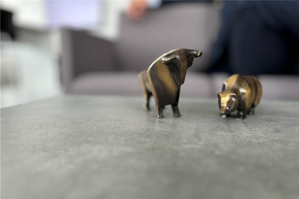 Vermögensberater der Reichen: Dieser Mann handelt mit Millionen Bullen und Bären sind die bekanntesten Symbole für die Kursbewegungen an der Börse.
