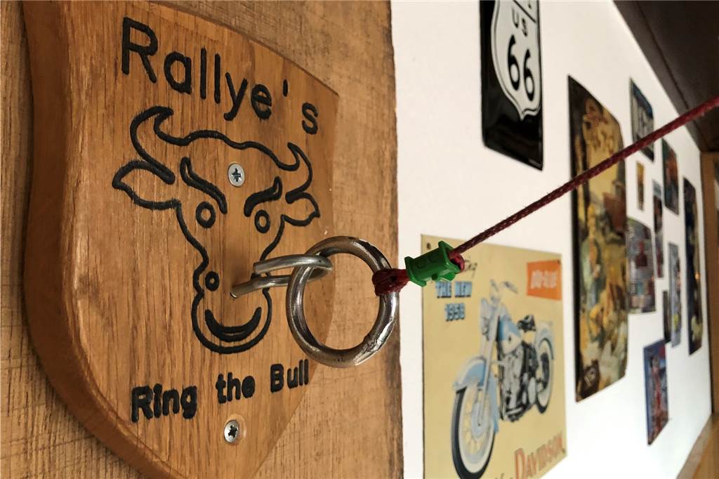 Rally dreht in der Stadtlohner Traditionskneipe Lobbe den Zapfhahn auf Bulls Ring ist ein beliebtes Kneipenspiel, das seinen Ursprung in England hat. Auch in der Lobbe hat es Tradition.