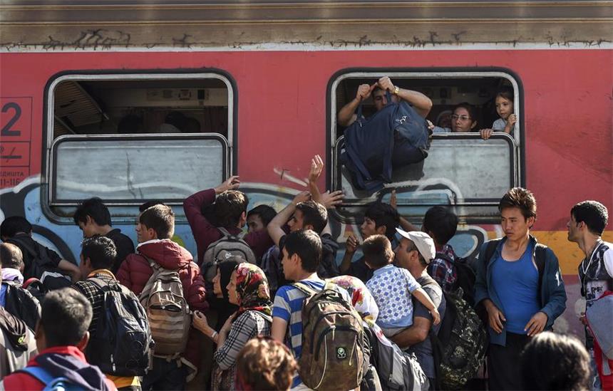 Arbeitsbelastung in Kommunen sehr hoch Bund und Länder sind wegen der Flüchtlingswelle überfordert – das bekommen auch die Kommunen zu spüren.