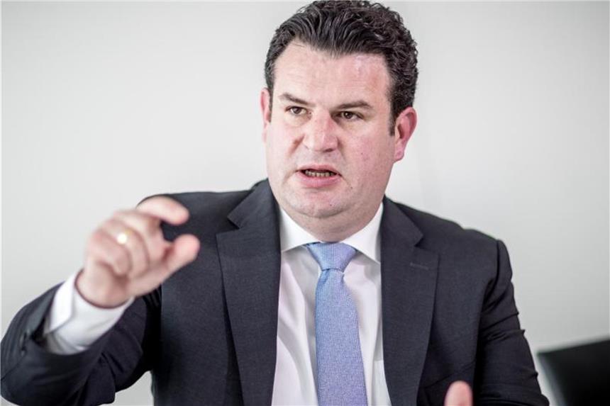 Bundesarbeitsminister Hubertus Heil (SPD) sagte, er verfolge die Entwicklungen bei ThyssenKrupp mit „gewisser Sorge und großer Aufmerksamkeit“. Foto: Michael Kappeler