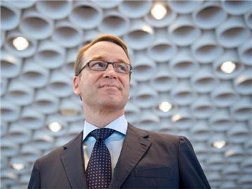 Bundesbank-Präsident Weidmann spricht sich angesichts des guten Wachstums und der niedrigen Inflation für Lohnsteigerungen aus. Foto: Boris Roessler/Archiv