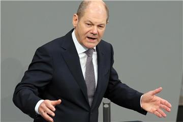 Bundesfinanzminister Olaf Scholz (SPD) im Deutschen Bundestag. Trotz anhaltender Rekordeinnahmen bei den Steuern und eines kräftigen Wirtschaftswachstums will der Bund die öffentlichen Investitionen zurückfahren. Foto: Wolfgang Kumm