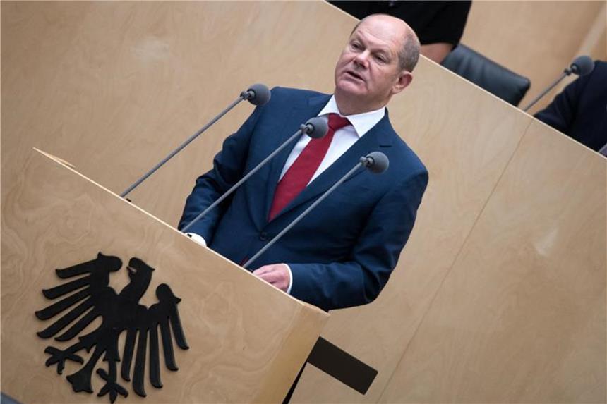 Bundesrat gibt Weg für neue Verbraucher-Klagen frei Bundesfinanzminister Olaf Scholz (SPD) spricht bei der Plenarsitzung im Bundesrat. Foto: Bernd von Jutrczenka
