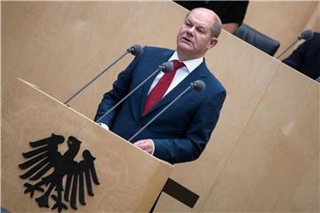 Bundesfinanzminister Olaf Scholz (SPD) spricht bei der Plenarsitzung im Bundesrat. Foto: Bernd von Jutrczenka